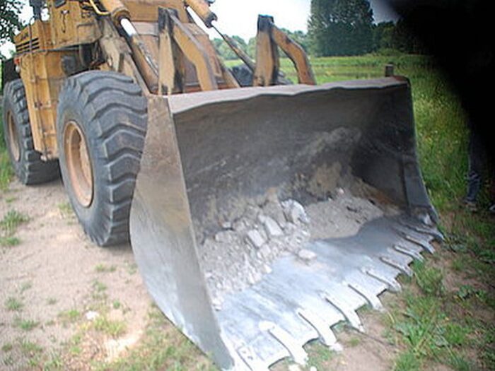 wypadek przy pracy, ładowarka wypadek, kpp gryfice, powiat gryficki