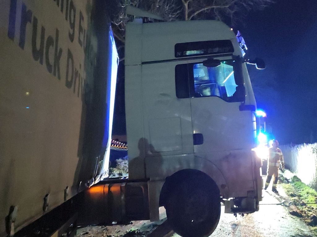 transport nawozów, ciężarówka z nawozami, ciężarówka ugrzęzła, kp psp braniewo