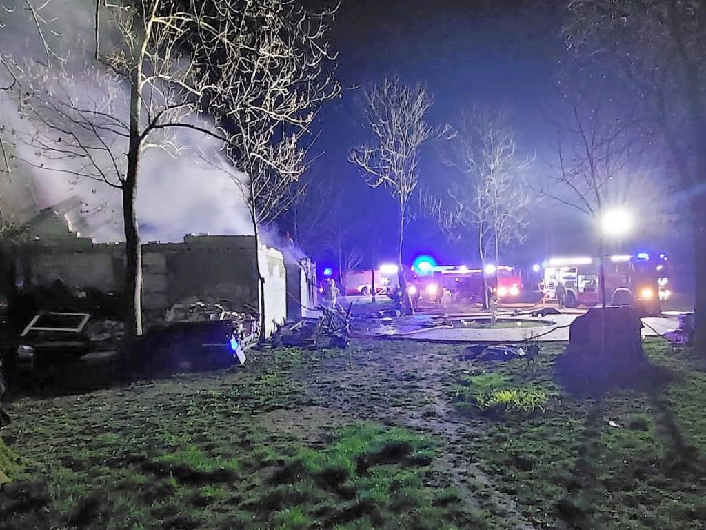 kp psp przasnysz, pożar oboro-stodoły, pożar w gospodarstwie, oboro-stodoła