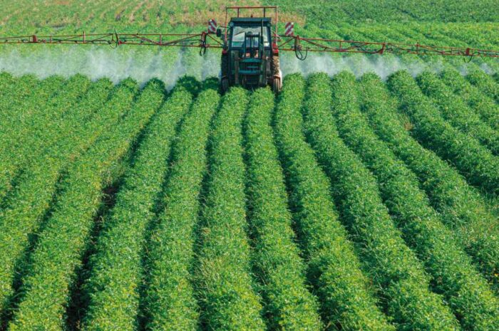 ochrona roślin, oprysk, pole