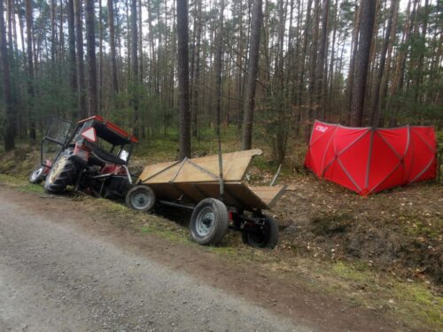 kpp leżajsk, wypadek, przewrócony ciągnik, śmierć pasażera
