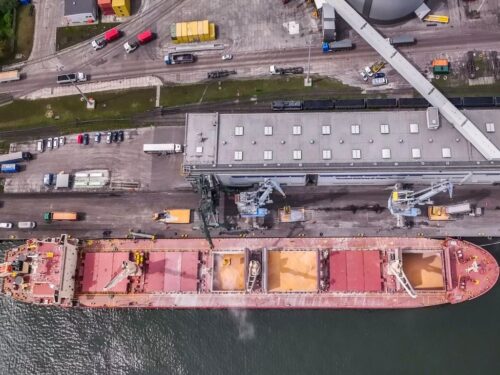 port gdańsk, zboże, załadunek zboża, statki, ciężarówki