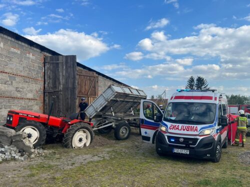 kpp śrem, kp psp śrem, wypadek, rozładunek, przyczepa, ciągnik, wypadek traktorzysty