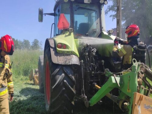 kp psp braniewo, pożar, ciągnik, prace polowe, koszenie