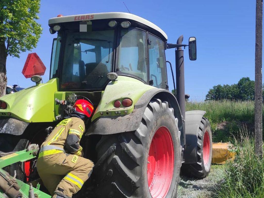 kp psp braniewo, pożar, ciągnik, prace polowe, koszenie