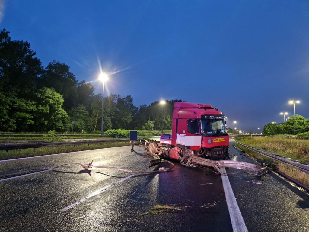 km psp katowice, autostrada, wypadek, transport ciągnika