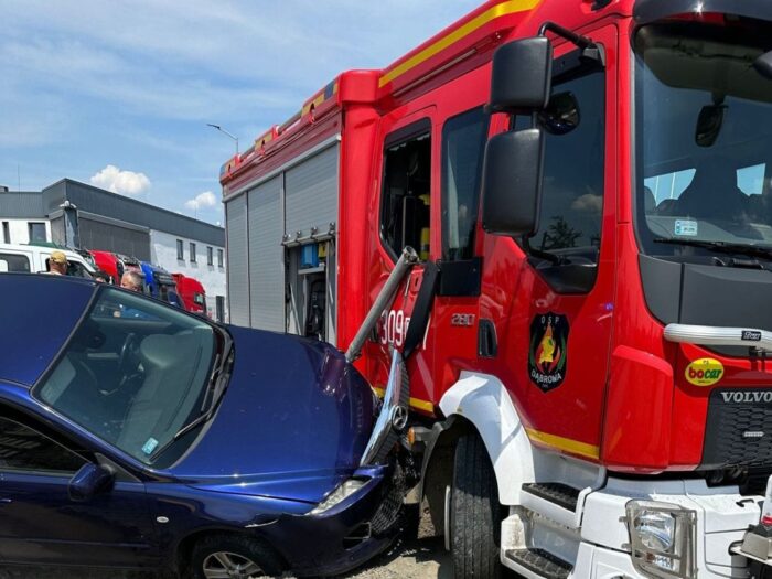 osp dąbrowa, druhowie, wypadek, zdarzenie drogowe, pożar traw