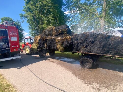 kp psp przasnysz, pożar, przyczepa, siano, transport