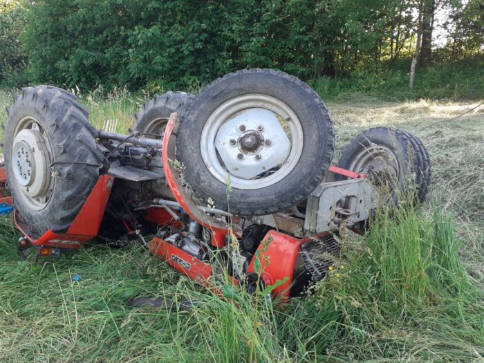 kpp piaseczno, psp piaseczno, wypadek, wywrócony ciągnik, śmierć traktorzysty