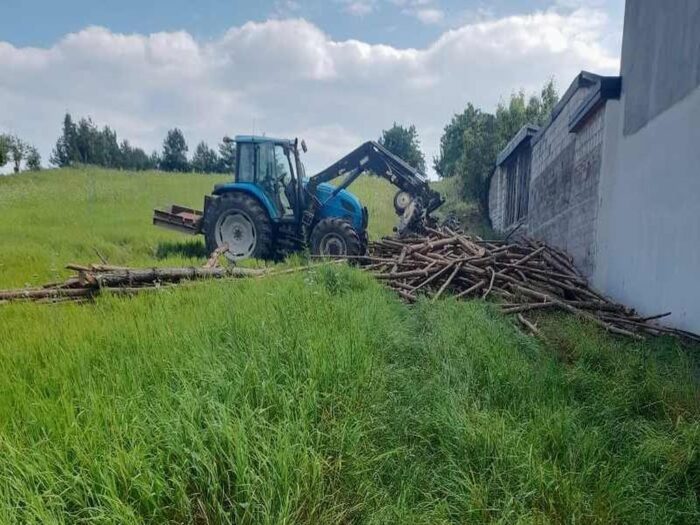 powiat lipski, wypadek, przewóz drewna, wywrócony wóz, tragedia