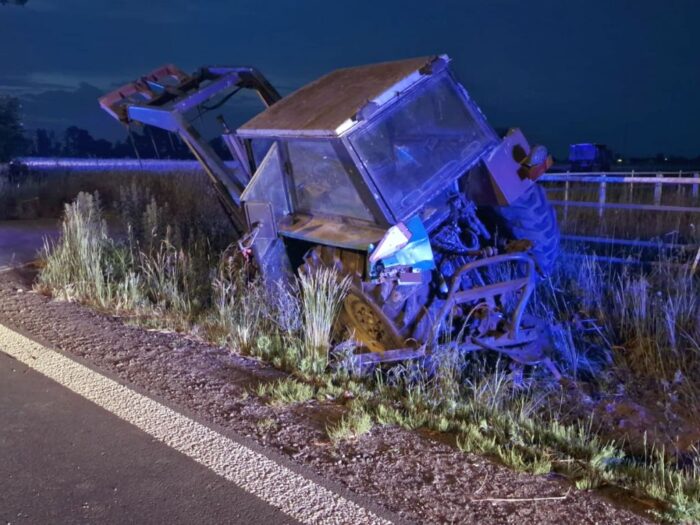 kpp słupca, kp psp słupca, wypadek, zdarzenie drogowe, wyprzedzanie, ciągniki