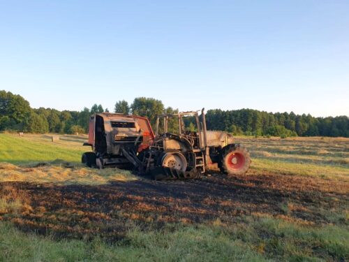 kp psp lubartów, pożar, ciągnik, prasa, poparzony, rolnik