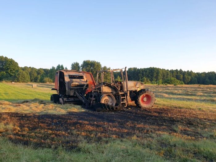 kp psp lubartów, pożar, ciągnik, prasa, poparzony, rolnik