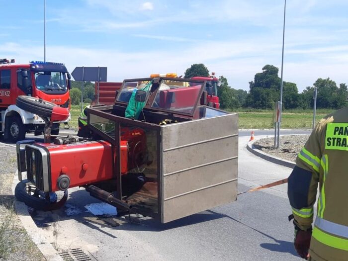 kpp oświęcim, kolizja, wywrócony ciągnik, skręt, rondo