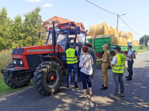 kontrole, pojazdy rolnicze, krus, pip, policja, psp, rolnicy