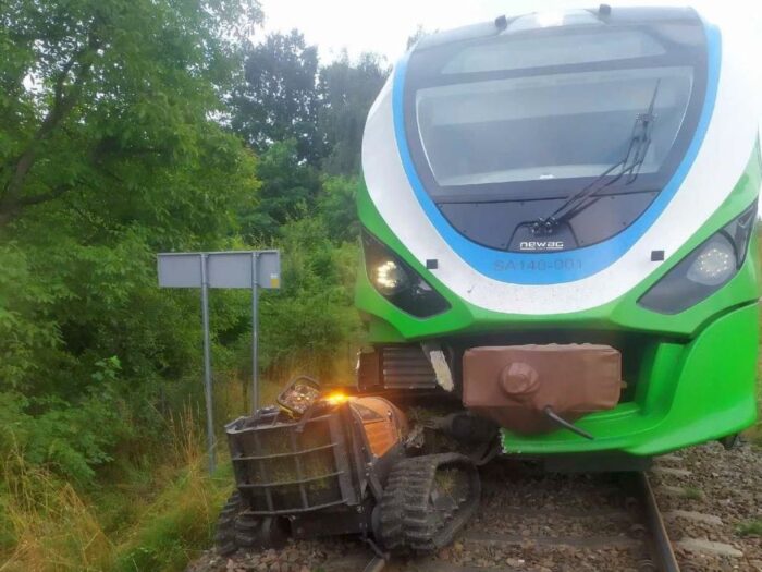 kmp rzeszów, wypadek, tory kolejowe, szynobus, kosiarka