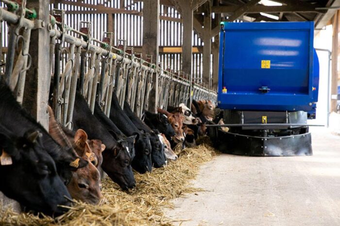 OptiWagon, DeLaval, pasza, żywienie krów mlecznych, krowy mleczne, TMR, zadawanie paszy, mieszanka, wóz paszowy