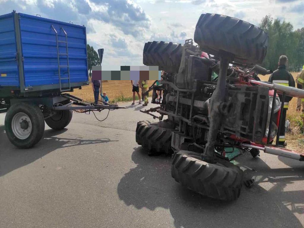 psp kalisz, wypadek, zderzenie, ciągnik, auto, wyprzedzanie, kmp kalisz
