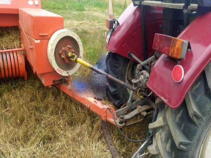 kmp tarnów, wypadek, zdarzenie, prasa, ciągnik, prasowanie, słoma