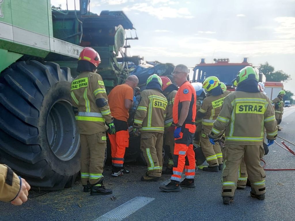 kmp siedlce, wypadek, zdarzenie, drogowe, kombajn, osobówka
