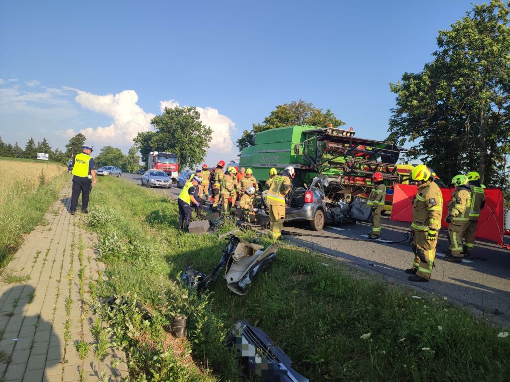 kmp siedlce, wypadek, zdarzenie, drogowe, kombajn, osobówka