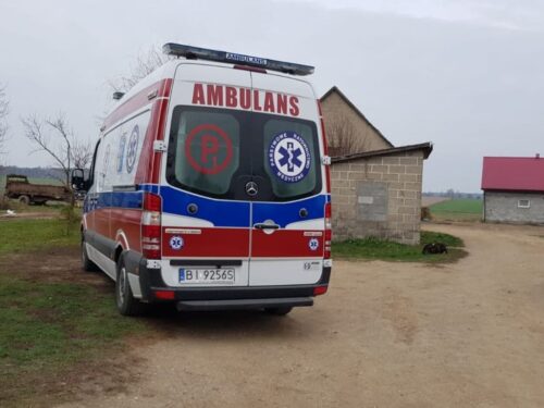 wypadek, upadek z wysokości, dach, wymiana pokrycia, remont, stodoła, sor