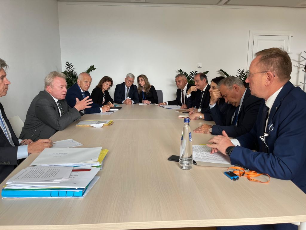 wojciechowski, komisarz, ukraina, rosja, zboże, korytarze solidarnościowe