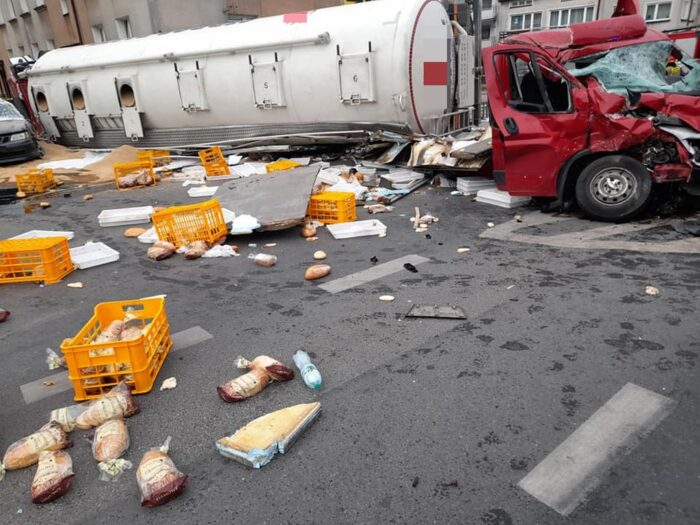 kpp żuromin, wypadek, zdarzenie drogowe, pasze, pieczywo