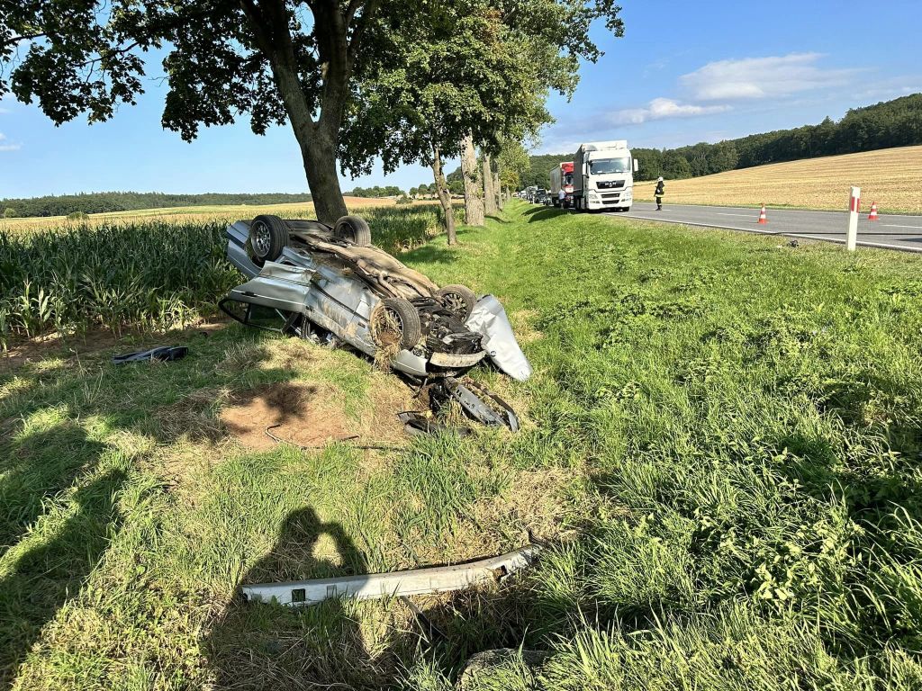 kp psp jawor, wypadek, zdarzenie drogowe, droga krajowa, ciągnik, auto