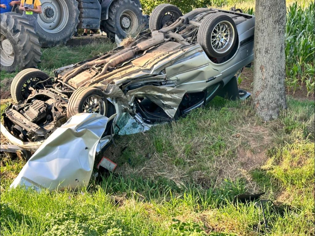 kp psp jawor, wypadek, zdarzenie drogowe, droga krajowa, ciągnik, auto