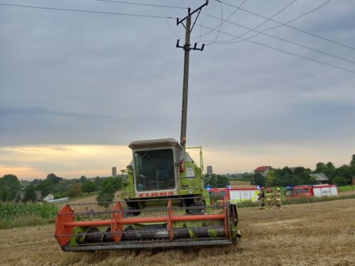 kp psp proszowice, kolizja, kombajn, słup energetyczny, linia energetyczna, napięcie, kombajnista