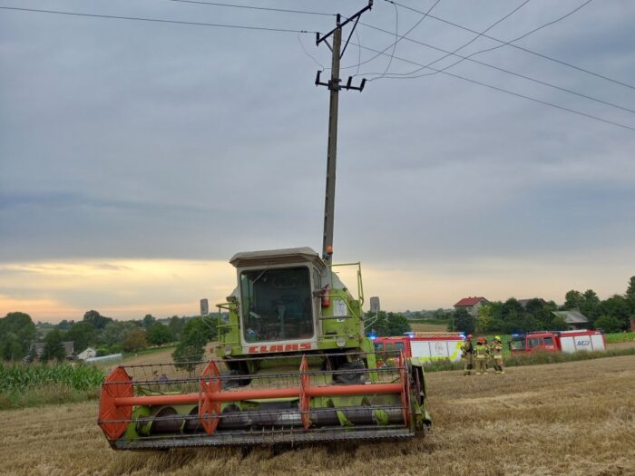 kp psp proszowice, kolizja, kombajn, słup energetyczny, linia energetyczna, napięcie, kombajnista