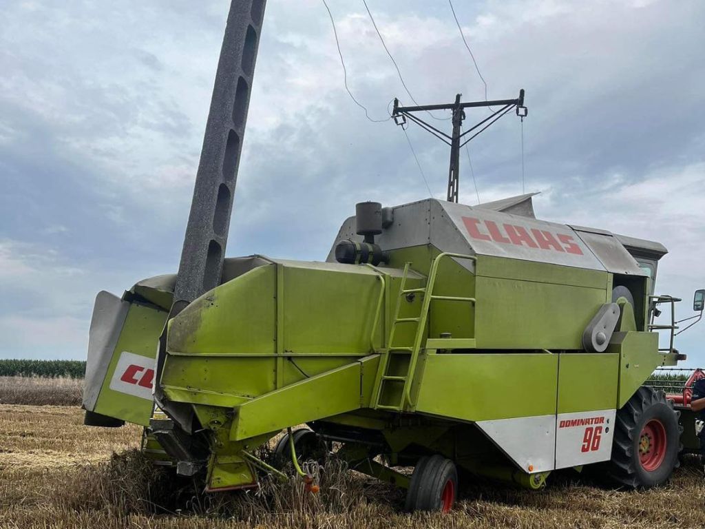 kp psp proszowice, kolizja, kombajn, słup energetyczny, linia energetyczna, napięcie, kombajnista