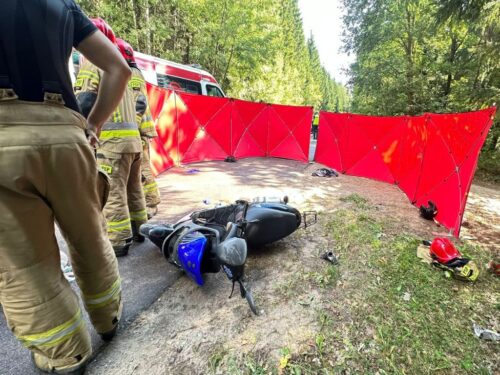 osp wydminy, kpp giżycko, wypadek, zderzenie, skuter, ciągnik, przyczepa, transport, słomy