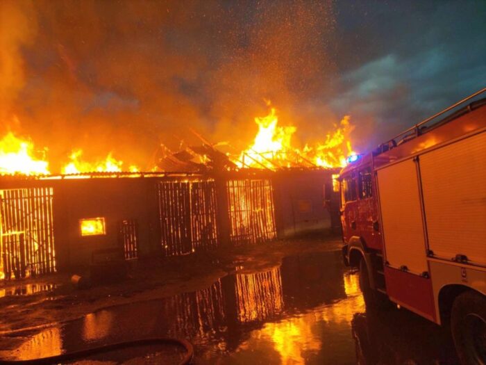 kp psp zambrów, pożar, obora, oboro-stodoła, straty