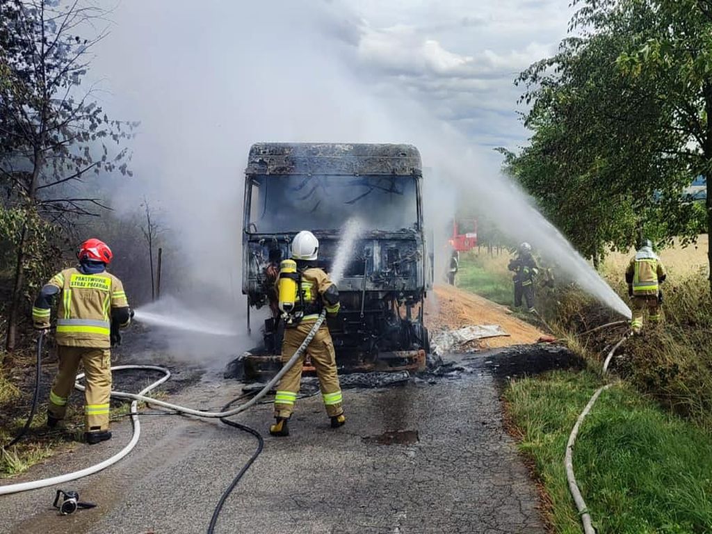 kp psp jawor, pożar, ciężarówka, transport, artykuły spożywcze, zboże, pszenica