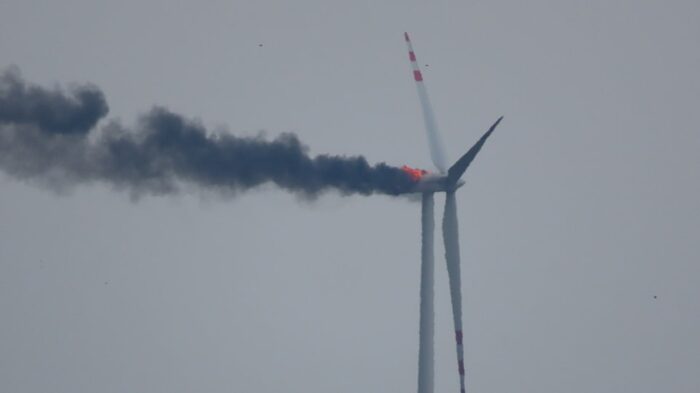 kętrzyn, pożar, wiatrak, turbina wiatrowa, turbina, oze