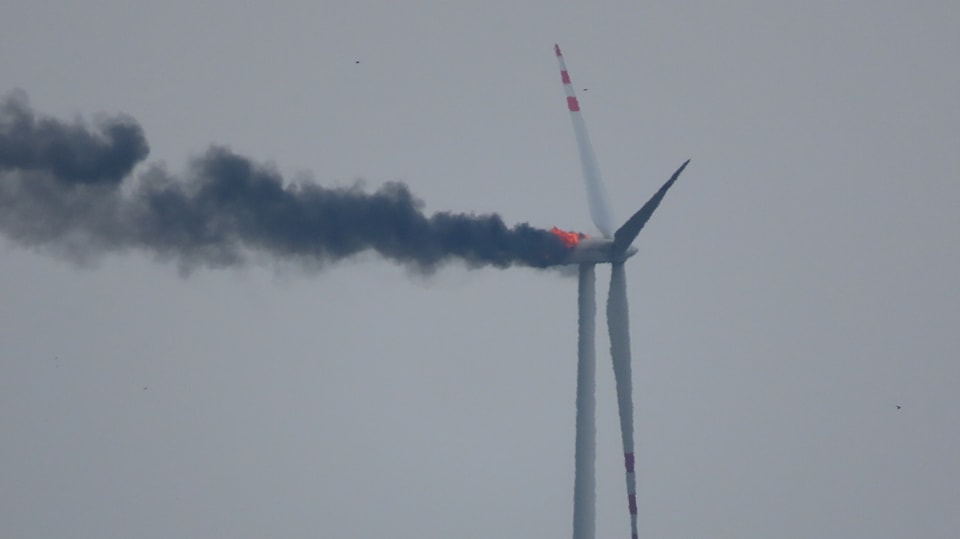 kętrzyn, pożar, wiatrak, turbina wiatrowa, turbina, oze