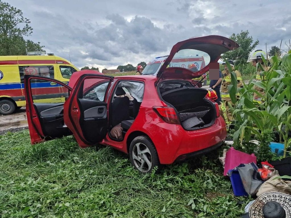 zderzenie, wypadek, samochód, ładowarka, wyprzedzanie, kpp malbork, kp psp malbork