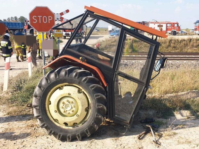 kpp wysokie mazowieckie, wypadek, kolizja, ciągnik, lokomotywa, przejazd kolejowy
