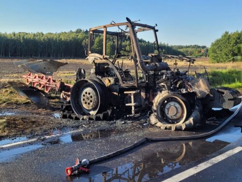 pożar, ciągnik, ściernisko, psp, osp, straty, zwarcie instalacji