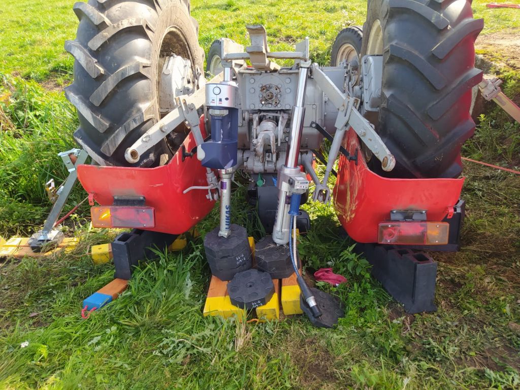 wielkopolska, kpp złotów, wypadek, wywrócony ciągnik, śmierć traktorzysty