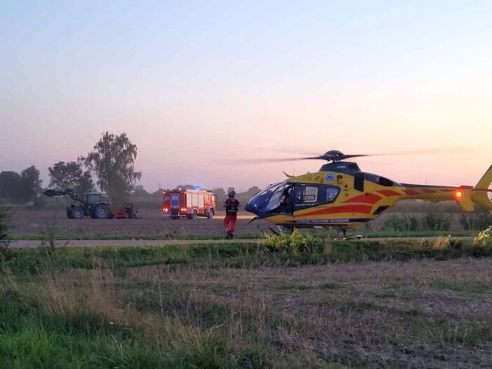 kpp maków mazowiecki, wypadek, zdarzenie, prace polowe, zasiewy, siew trawy, siewnik, ręka w maszynie, lpr