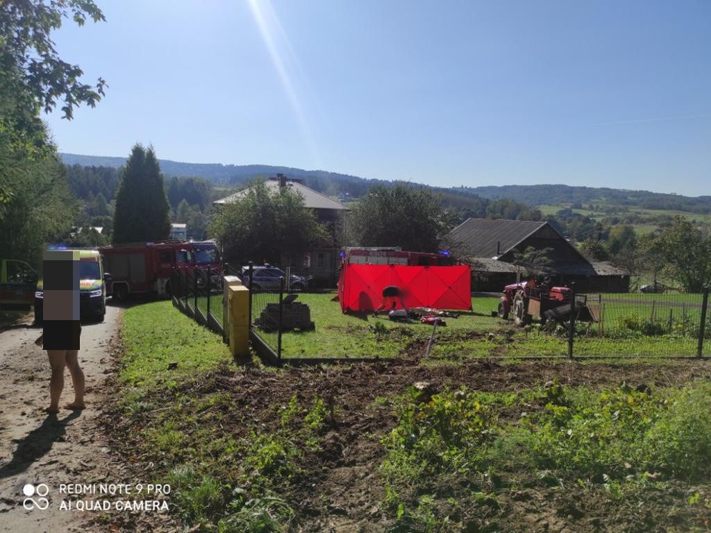 kpp brzozów, wypadek, ciągnik, ogrodzenie, przygniecenie, śmierć traktorzysty