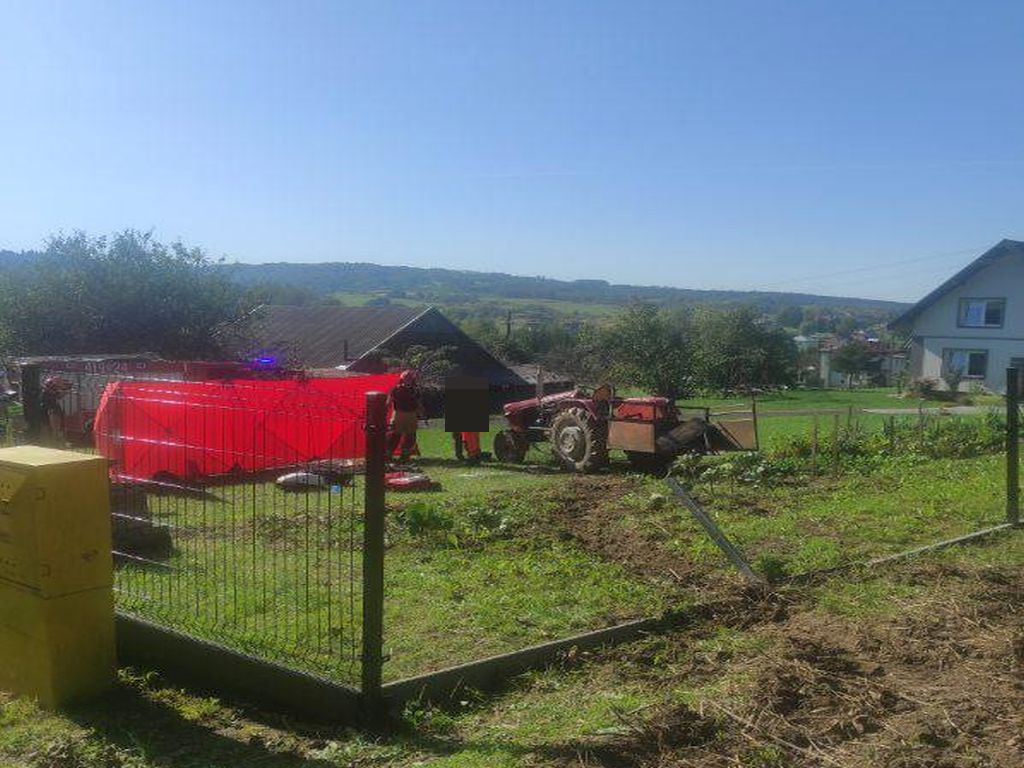 kpp brzozów, wypadek, ciągnik, ogrodzenie, przygniecenie, śmierć traktorzysty
