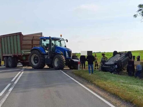 kpp nakło, wypadek, zdarzenie drogowe, ciągnik, samochód, osobówka, wyprzedzanie