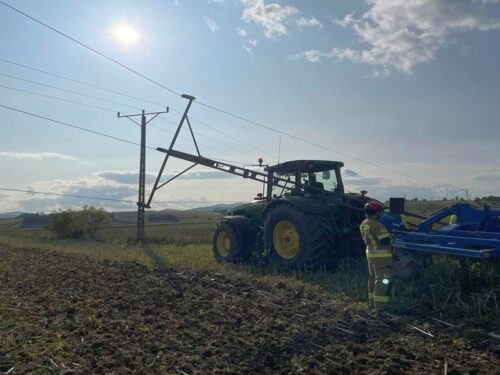 kp psp ząbkowice śląskie, interwencja, pogotowie energetyczne, słup energetyczny, uszkodzenie, linia napięcia
