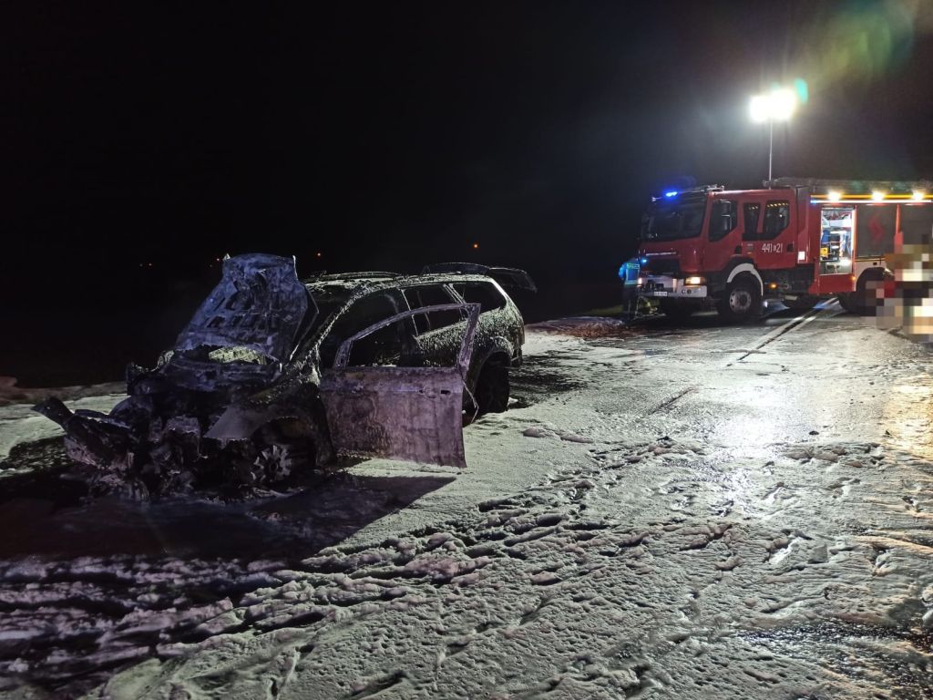 kp psp łęczyca, kpp łęczyca, wypadek, zderzenie drogowe, zderzenie, auto, ciągnik, przyczepa, pożar