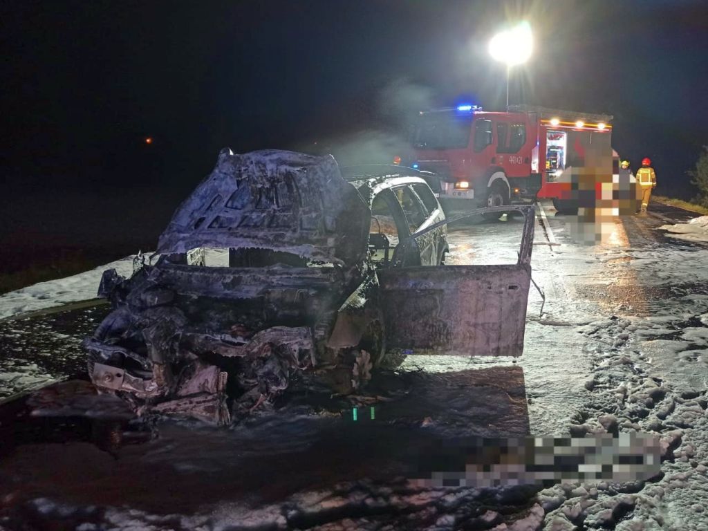 kp psp łęczyca, kpp łęczyca, wypadek, zderzenie drogowe, zderzenie, auto, ciągnik, przyczepa, pożar