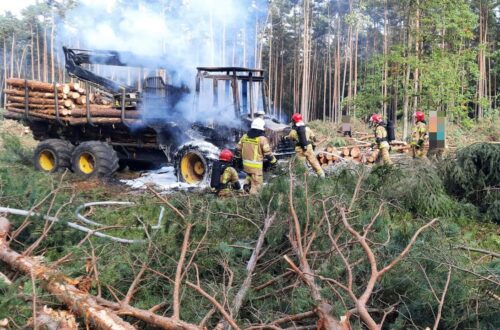 km psp poznań, las, prace leśne, pożar, forwarder, ciągnik leśny, maszyna leśna